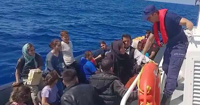 Çanakkale de 32 kaçak göçmen kurtarıldı