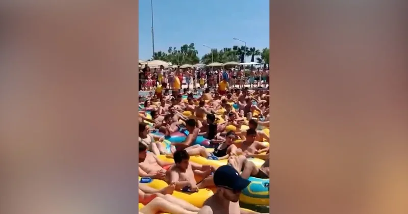 İzmir de Çin i aratmayan görüntüler! Aquaparktaki kalabalık gündem oldu işletmeden pişkin açıklama geldi Sözcü Gazetesi