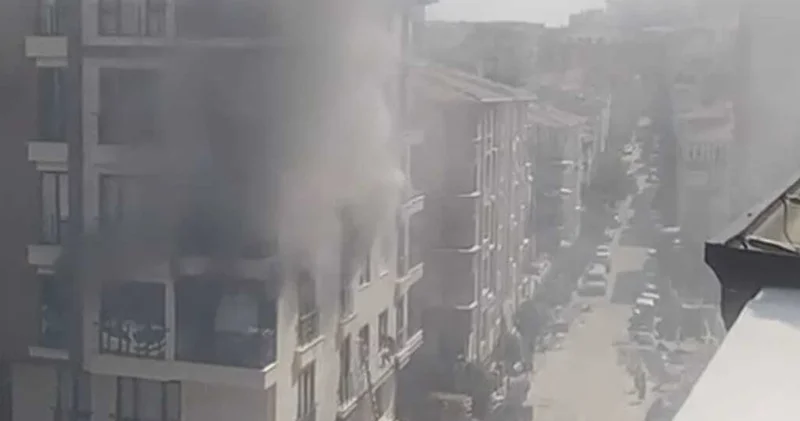 5 katlı binada yangın: 2 kişi pencereden atladı