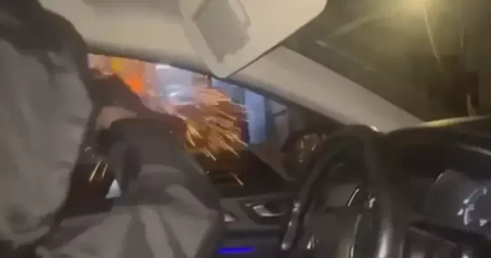 Yer: Ataşehir... Kalaşnikofu çıkarıp oto galeriye kurşun yağdırdı! O anlar kamerada