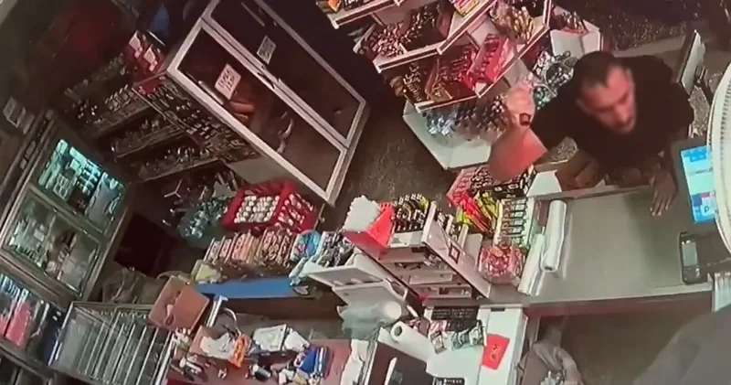Eriyen dondurmanın iadesini kabul etmeyen market sahibi, palayla saldırıya uğradı