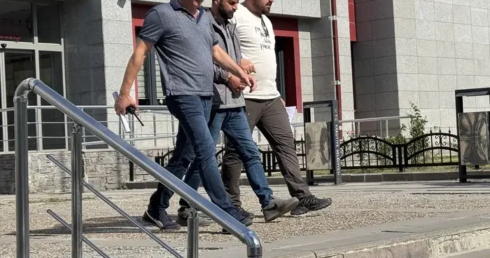 Erzurum da çöp kamyonunun çarptığı çocuğun ölümüne ilişkin sürücü tutuklandı