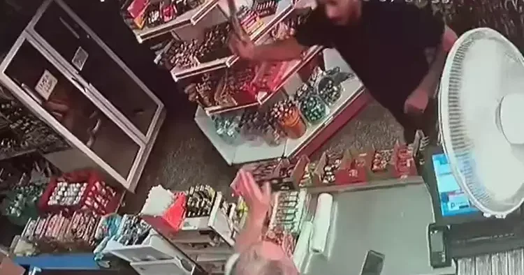 Akıl alır gibi değil: Dondurma için palayla saldırdı