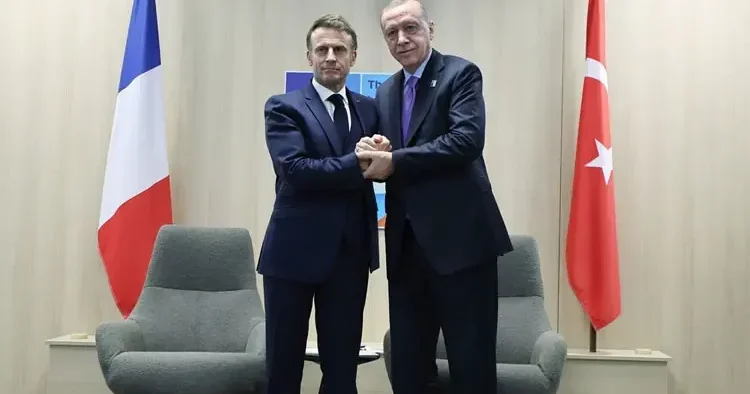 Cumhurbaşkanı Erdoğan, Fransız mevkidaşıyla görüştü... Macron dan Türkçe paylaşım