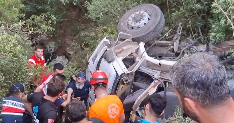 Yangınla mücadeleye giderken facia: Tanker uçuruma yuvarlandı, 1 ölü, 2 yaralı Sözcü Gazetesi