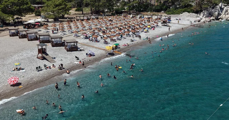 Antalya rekor tazeledi: Bir günde 104 bin 359 ziyaretçi