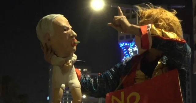 Gazze’de ateşkes için Tel Aviv’de protesto VİDEO İZLE