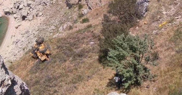 Freni çekilmeyen greyder, otomobili uçuruma sürükledi: 1 ölü, 1 yaralı Sivas Haberleri