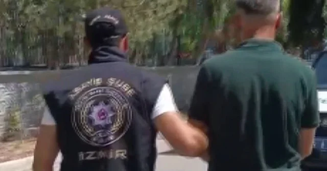 İzmir de 47 yıl kesinleşmiş hapis cezalı firari bu kez polislerden kaçamadı VİDEO İZLE