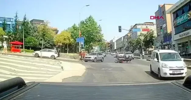 Ümraniye’de trafik ışıklarına uymayan yayaya, motosiklet çarptı!
