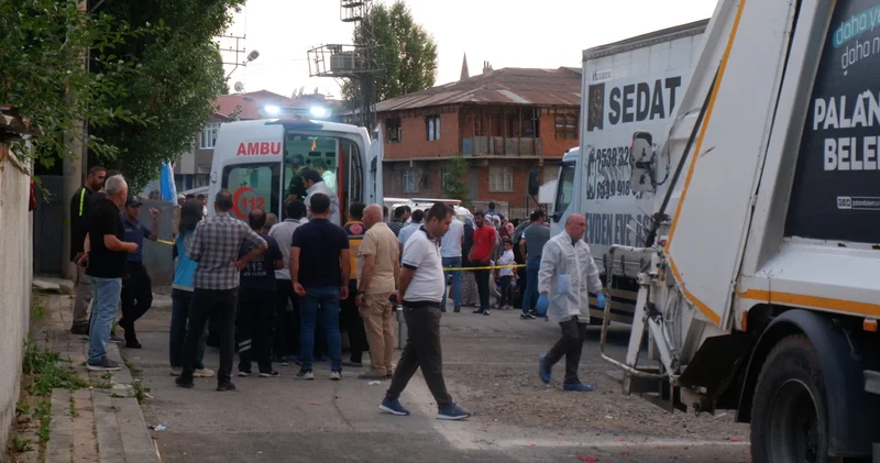 4 yaşındaki Eyüp ün feci ölümü... Kamyon ile çöp kamyonu arasına sıkıştı