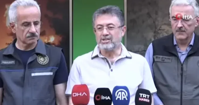 Son dakika Devam eden orman yangınlarını açıkladı! Bakan Yumaklı Bursa dan duyurdu: Güzel haberler alabiliriz, durumu iyiye gidiyor
