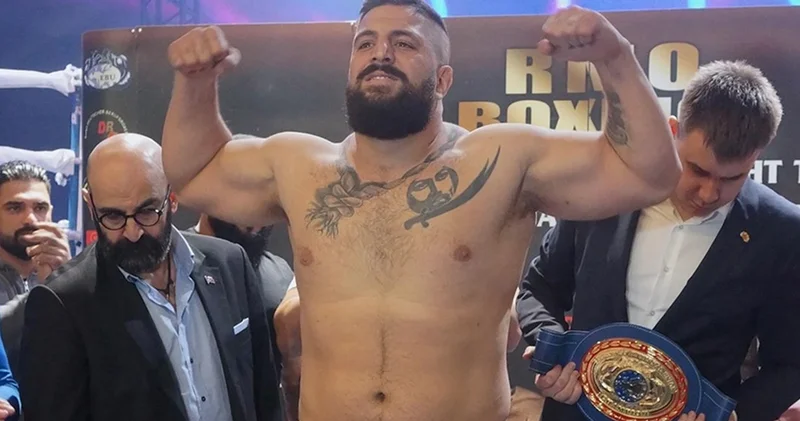 Ağır sıklet boks şampiyonu Umut Camkıran, ünvanını korudu