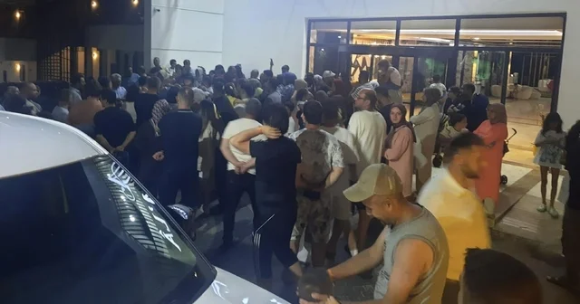 Elektrik kesintisi nedeniyle klimalar çalışmayınca, müşteriler resepsiyona inip tepki gösterdi Muğla Haberleri