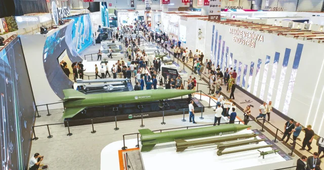 IDEF 2025’e akın ettiler: Türkiye nin teknoloji gücü sahada parladı Ekonomi Haberleri