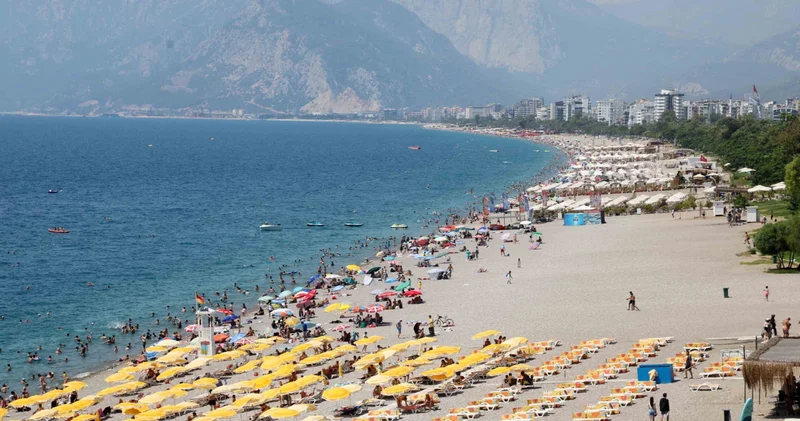 Antalya da nem yüzde 80 e ulaştı, sahiller doldu