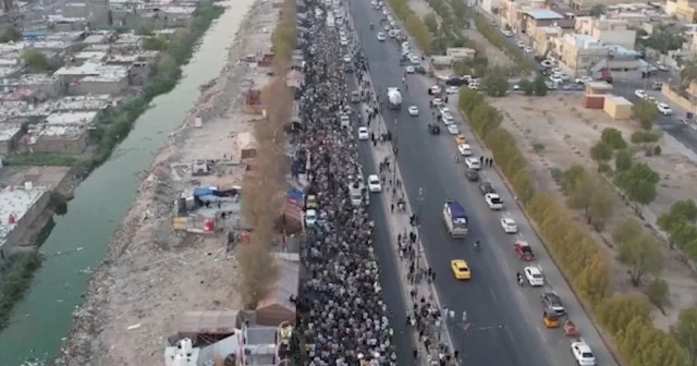Binlerce Iraklı Basra kentinden Kerbela kentine doğru yürüdü VİDEO İZLE
