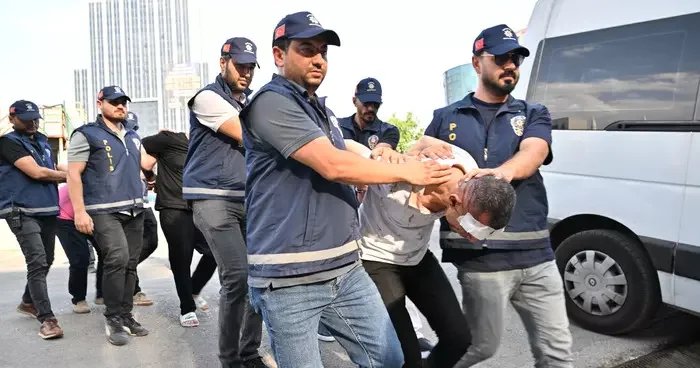 Gaziantep te 3 polise ateş açıp yaralayan 2 kişi tutuklandı