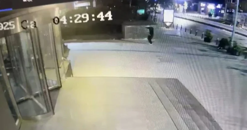 İstanbul un göbeğide kurşun yağdırdılar! Biri 16 yaşında...