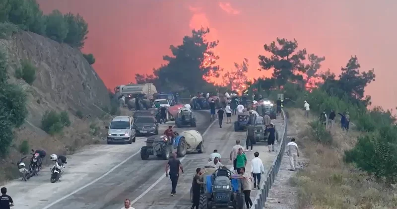4 ildeki orman yangınlarında son durum... Alevler evlere ulaştı, tahliyeler sürüyor
