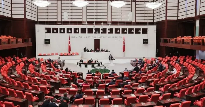 Muhalefetten TBMM ye olağanüstü toplantı çağrısı! CHP li isim partileri tek tek sayarak paylaştı