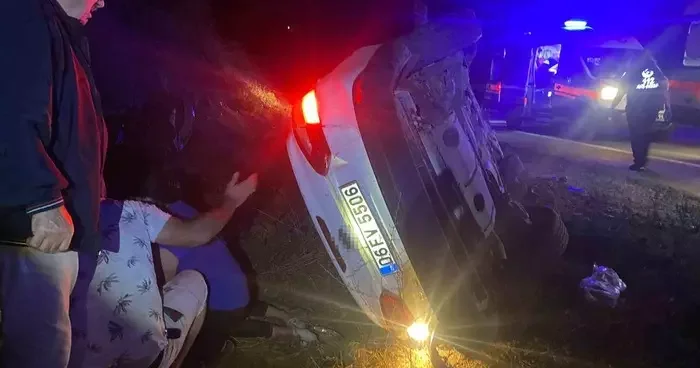 Çorum’da virajı alamayan otomobil devrildi: 5 yaralı