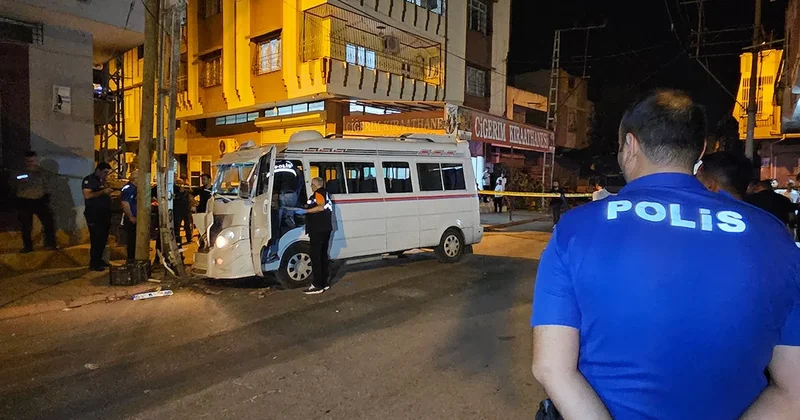 Adana da kanlı infaz: Dolmuş şoförü direksiyon başında can verdi Sözcü Gazetesi