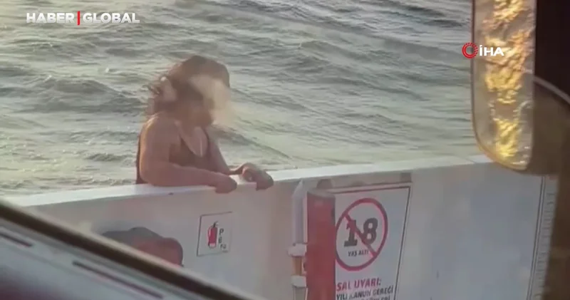 Kadın yolcu feribottan kendini denize böyle attı