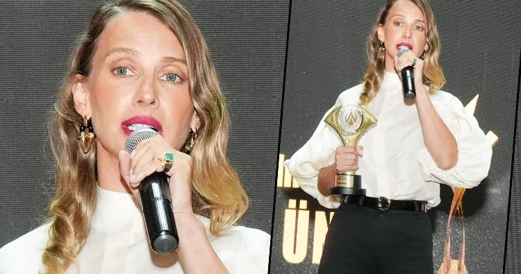 Tuba Ünsal: Bu ödülü çatır çatır konuşan kadınlar adına alıyorum