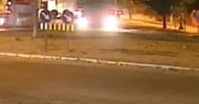 Elazığ da freni boşalan tırın kaza anı kamerada VİDEO İZLE