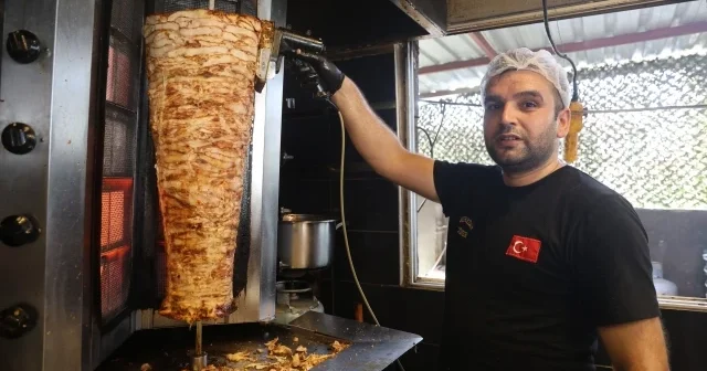 Günde 2 bin TL kazandığını söyleyen döner ustası: Gençlere bu mesleği tavsiye etmiyorum VİDEO İZLE