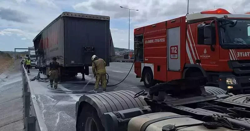 Kuzey Marmara Otoyolu nda TIR dorsesinde çıkan yangın söndürüldü