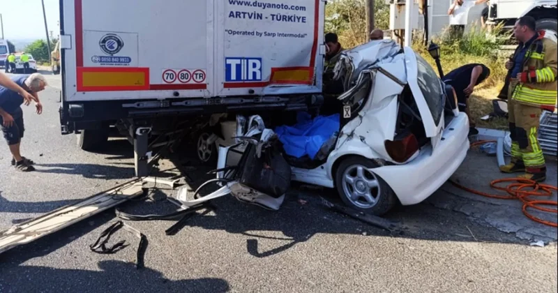 TIR a ok gibi saplanan otomobil hurdaya döndü: 2 kardeş öldü, kuzenleri ağır yaralandı Sözcü Gazetesi