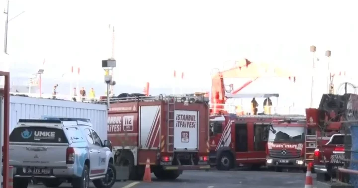 Son dakika... Haydarpaşa Limanı nda gemi yangını
