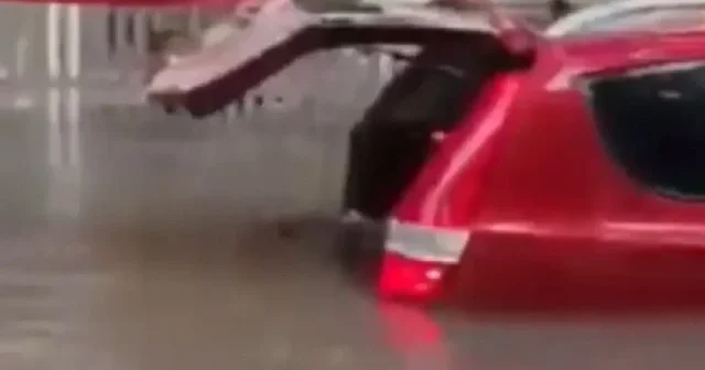 Vietnam ve Tayland da 8 kişi hayatını kaybetti: Kajiki Tayfunu yüzünden 1.6 milyon insan elektriksiz kaldı VİDEO İZLE