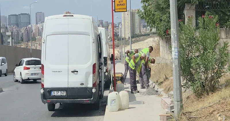 Avcılar da otobüs durağına taşlarla bank yapmıştı: Ekipler çalışmalarına başladı
