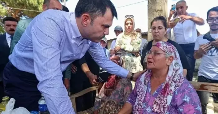Bakan Kurum sözünü vermişti! İzmir ve Bilecik te yanan köy evlerinin inşa süreci başladı
