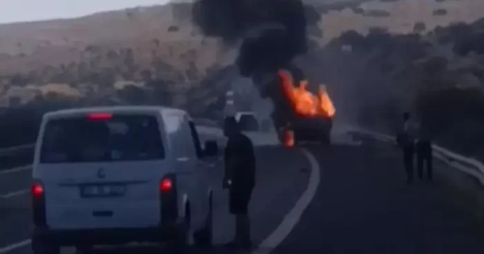 Seyir halindeki kamyonet alev topuna döndü: 1 yaralı