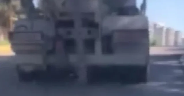 Hatay’da seyir halindeki mikser yola beton döktü VİDEO İZLE