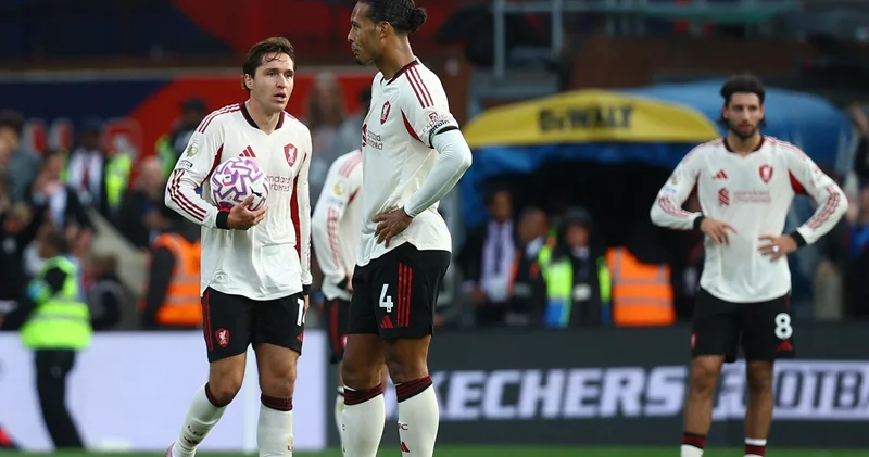 Galatasaray ın rakibi Liverpool, 90+7 de yediği golle yıkıldı