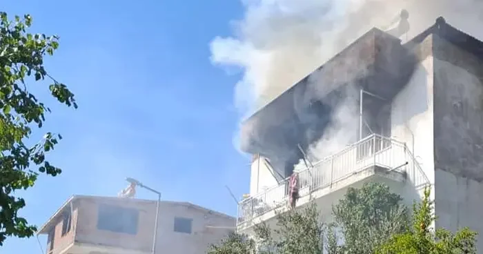 Köşk teki ev yangını korkuttu: 2 çocuk dumandan etkilendi