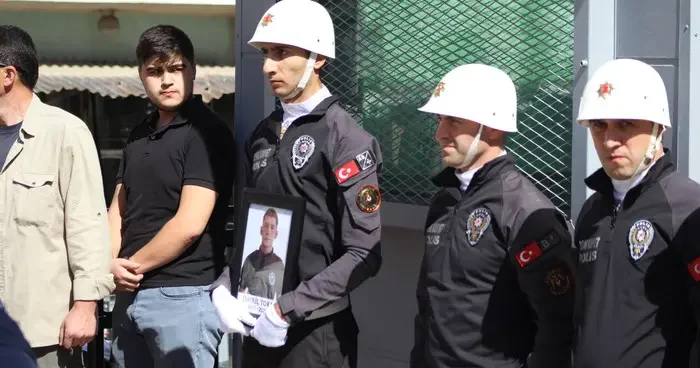 Kazada hayatını kaybeden polis meslek yüksekokulu öğrencisi, son yolculuğuna uğurlandı