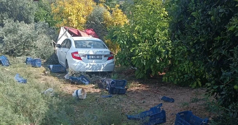 Mersin de otomobil zeytin toplayan işçilere çarptı: 1 kişi hayatını kaybetti 3 yaralı