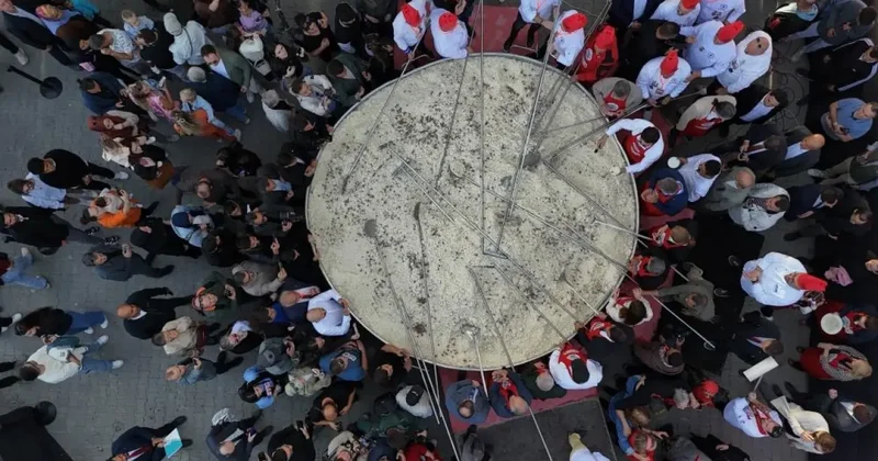 Türkiye nin en büyük tenceresinde 6 ton pilav pişirildi
