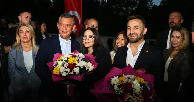 CHP Genel Başkanı Özel, Uşak ta açılışa katıldı Uşak Haberleri