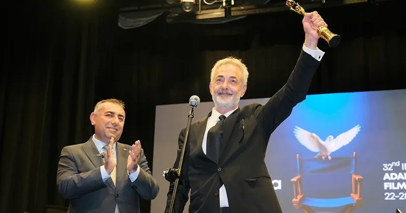 Altın Koza ödülü alan Mehmet Aslantuğ ödülünü Zeydan Karalar a adadı Sözcü Gazetesi