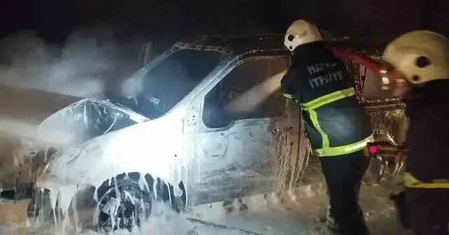 Alevlere teslim olan araç küle döndü Hatay Haberleri
