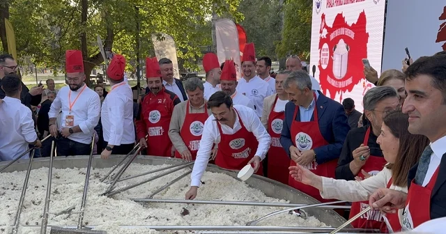Edirne de dev tencerede İpsala pirincinden yapılan 6 ton pilav vatandaşlara dağıtıldı Edirne Haberleri