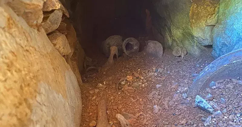 Muğla da su deposu kazısında 6 tarihi mezar bulundu
