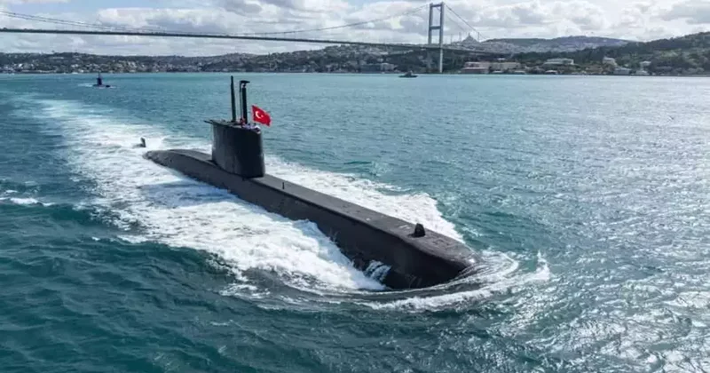 Donanmadan Boğaz da gövde gösterisi: Nefes kesen anlar!